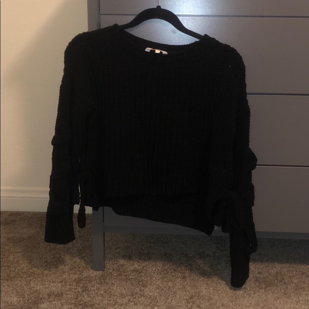 Candie’s cropped black knitted sweater